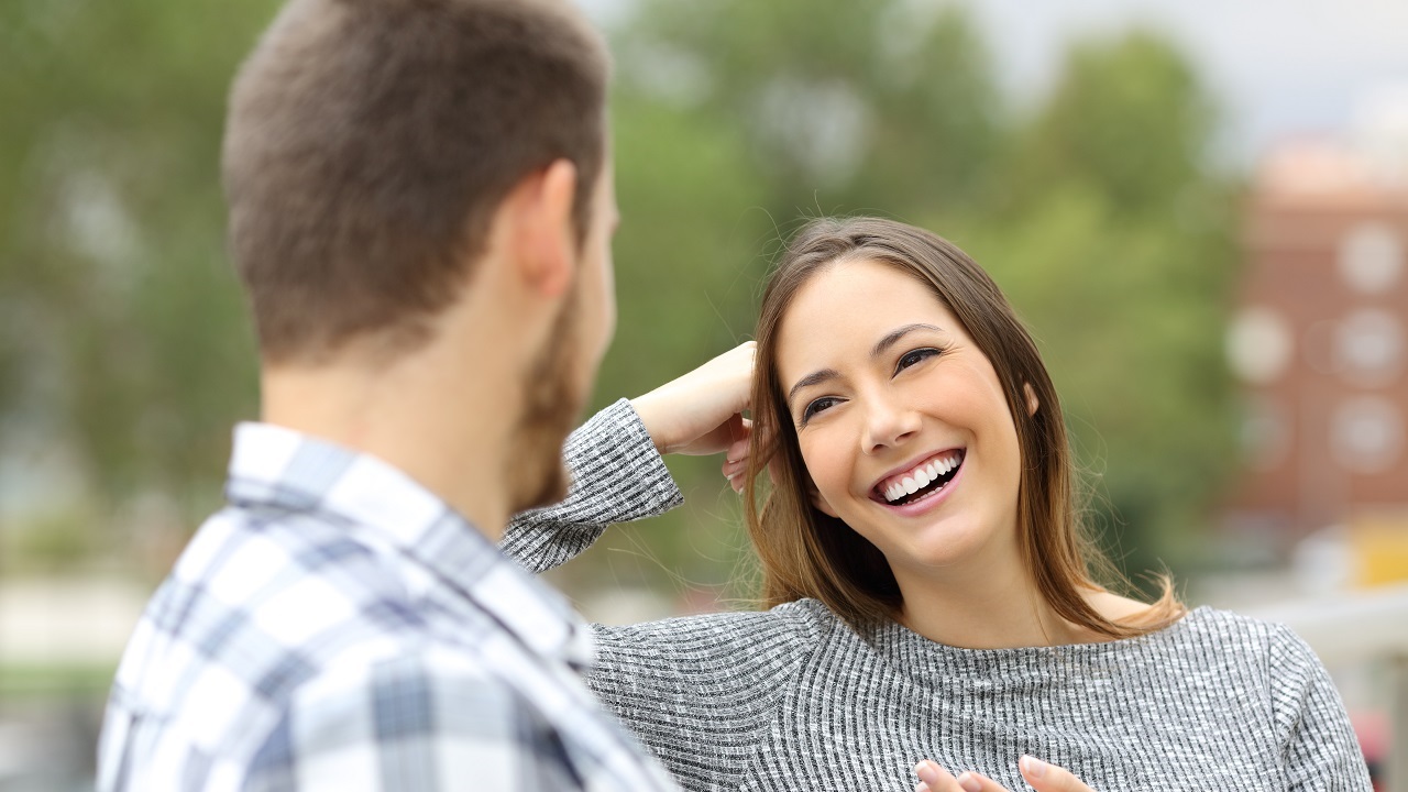 Karşınızdaki Kişinin Size Duygusu Olduğunu Gösteren 5 Davranış